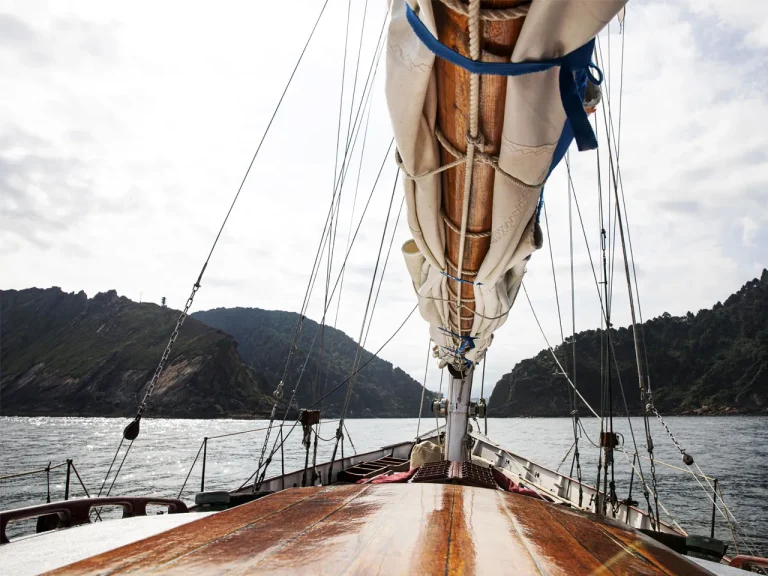 The leader of a small vessel. Our company offers you a course for the captain's exams - leader of a small vessel. Slovak and international license to operate a recreational vessel on inland waterways.