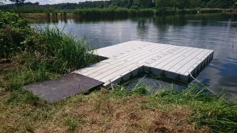 Pontoon - Malvázia complex. Another pontoon realized at the request of the customer. The pontoon is assembled from modular plastic pontoons that can be combined into different shapes, according to your wishes.