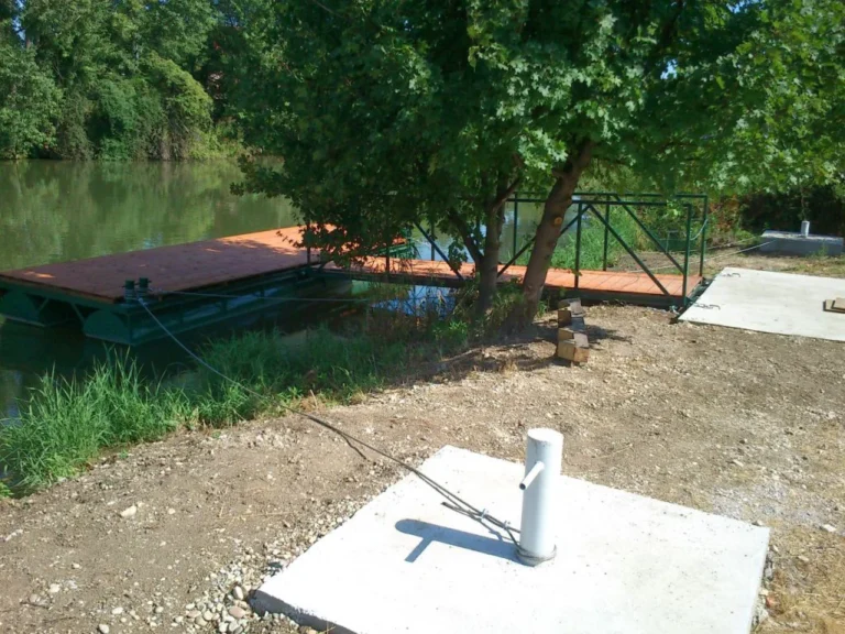Pontoon 7x2 - Little Danube. The pontoon is located on the Little Danube in the Met part of Vrakuňa, which is used for recreational purposes.