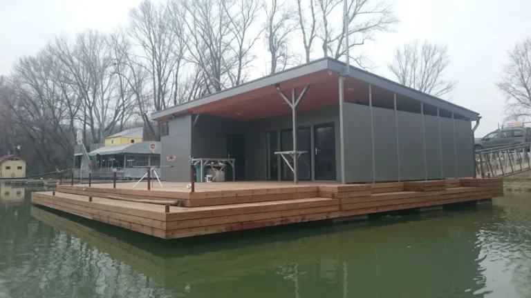 Houseboat Šala 12x12.5 - sandwich panel. We handled the houseboat in Šala on the Váh River comprehensively, from the design work to the actual implementation.