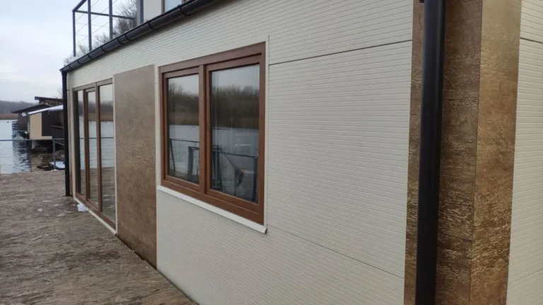 Houseboat Jarovce sandwich panel projection. We participated in this houseboat both in terms of design and implementation. The houseboat consists of a pontoon measuring 14.1x10m.