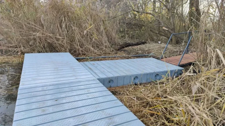 Implementation of a modular pontoon. Plastic modular floats - pontoons, which we offer in our online store lodeaclny.sk, are of various shapes and sizes, which allows you to create a pontoon according to your imagination.