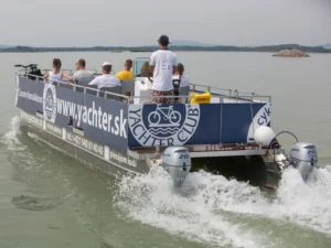 Catamaran Schab Cat 10 / 12m. A fast catamaran, thanks to its excellent hydrodynamic hull it breaks up waves well, it has low resistance, thanks to its double hull it holds its course well and has excellent stability
