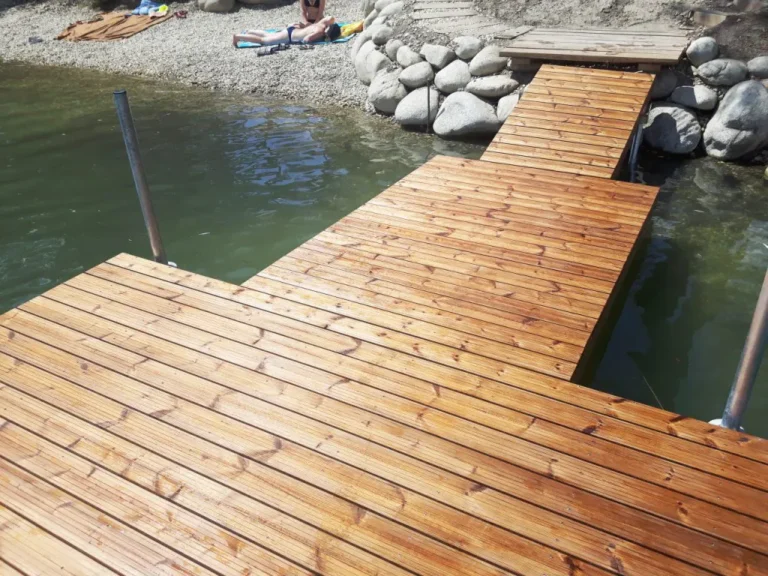 Modular pontoon – Vajnory. Plastic pontoon of size 3x2.3m or 5.1 m is used for recreation on the Vajnor Lakes. Access to the pontoon is provided by a wooden bridge.